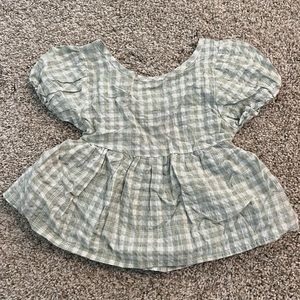 Adorable toddler Peplum top size 3t cut out back